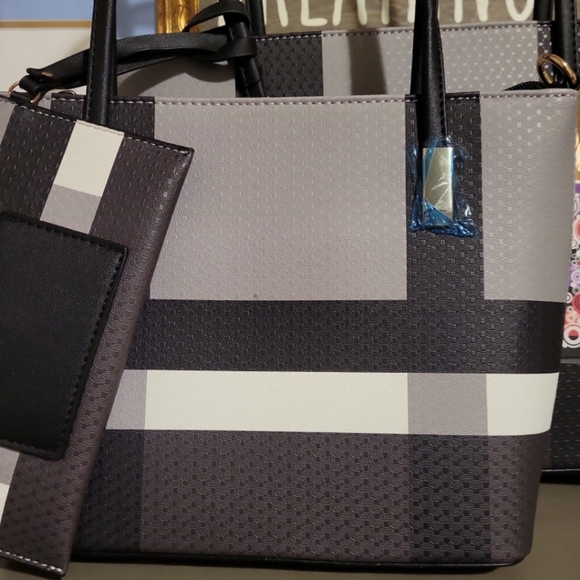 NWT 3 purse set - Picture 3 of 5